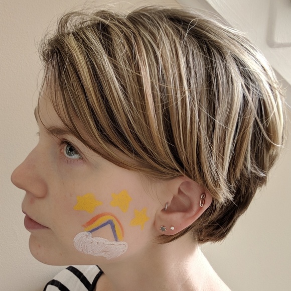 Meet your Posher, Adrienne - Picture 1 of 1